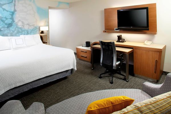 Courtyard By Marriott Lansing - Lansing, MI