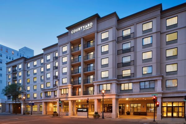 Courtyard By Marriott Milwaukee Downtown - Milwaukee, WI