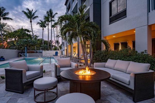 Courtyard By Marriott Naples - Naples