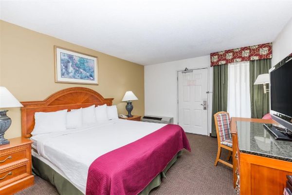 Days Inn By Wyndham West Des Moines / Clive - West Des Moines, IA