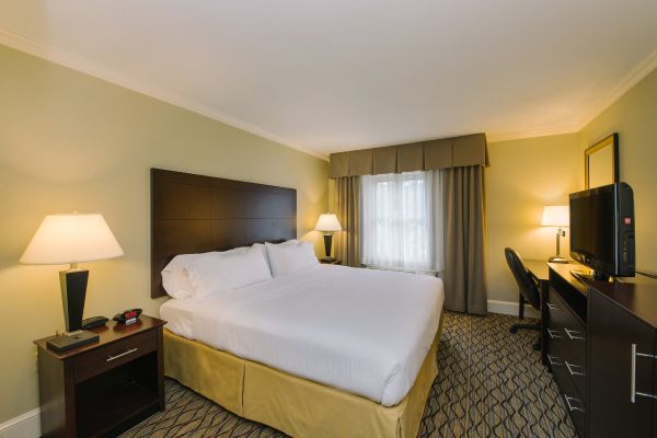 Holiday Inn Express & Suites Merrimack - Nashua By Ihg - Nashua, NH