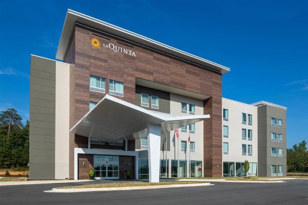 La Quinta Inn & Suites By Wyndham Greensboro Arpt High Point - Greensboro, NC