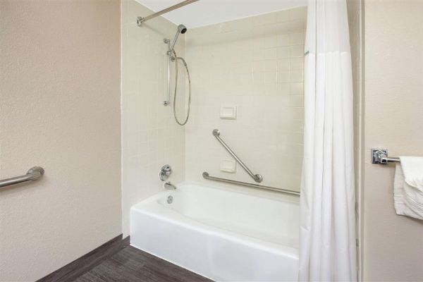 Baymont By Wyndham Grand Rapids Near Downtown - Grandville, MI