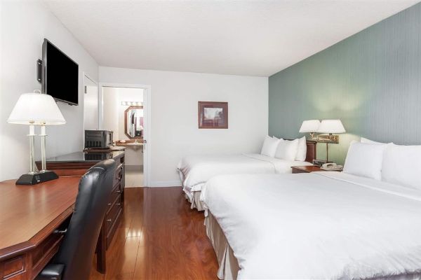 Days Inn & Suites By Wyndham Sunnyvale - Sunnyvale, CA