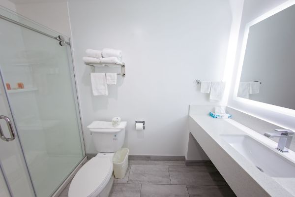 Travelodge Inn & Suites By Wyndham West Covina - Monrovia, CA