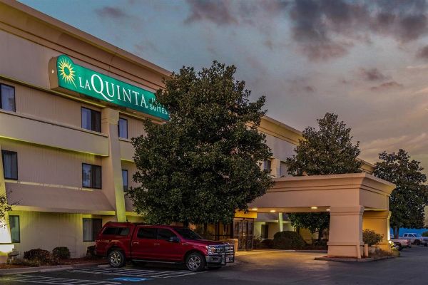 La Quinta Inn & Suites By Wyndham N Little Rock-mccain Mall - Little Rock, AR