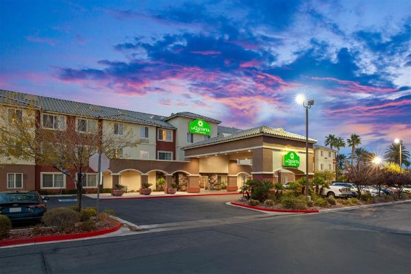 La Quinta Inn & Suites By Wyndham Las Vegas Red Rock - Las Vegas, NV