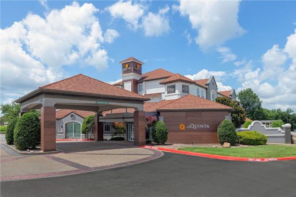 La Quinta Inn & Suites By Wyndham Sherman - Lake Texoma