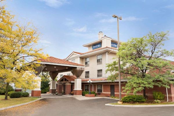 Travelodge By Wyndham Oshawa Whitby - Oshawa