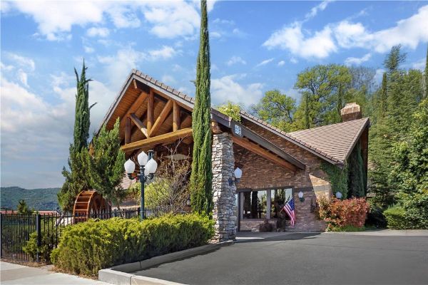Best Western Plus Yosemite Gateway Inn - Oakhurst, CA