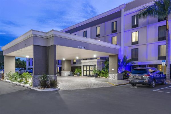 Comfort Inn & Suites St. Pete - Clearwater International Airport - St. Petersburg, FL