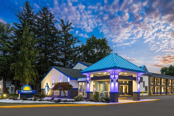 Days Inn & Suites By Wyndham Albany - オールバニー, NY
