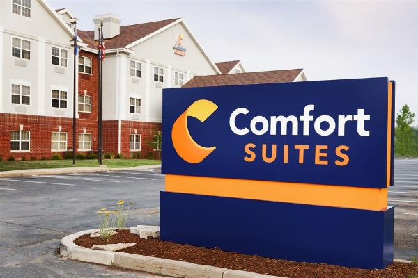 Comfort Suites Milwaukee Airport - Milwaukee, WI