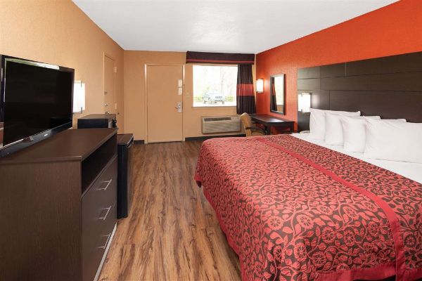 Days Inn By Wyndham Tupelo - Tupelo, MS