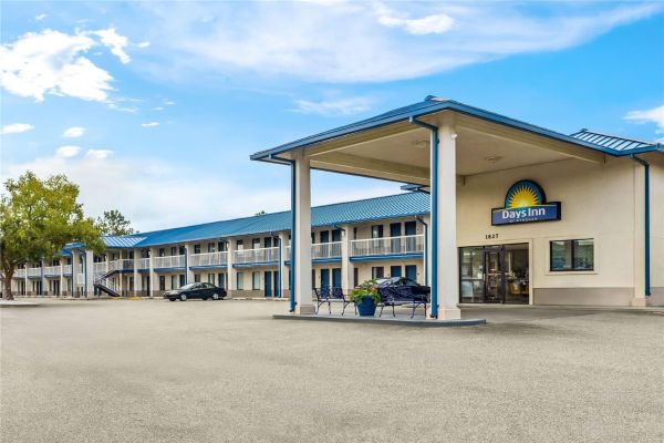 Days Inn By Wyndham Valdosta I-75 - Valdosta, GA