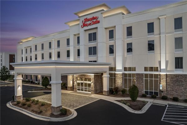 Hampton Inn & Suites Fayetteville - Fayetteville, NC