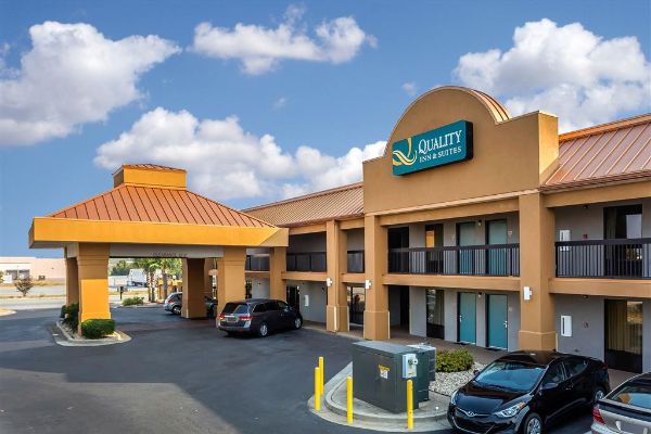 Quality Inn & Suites Near Robins Air Force Base - Warner Robins, GA