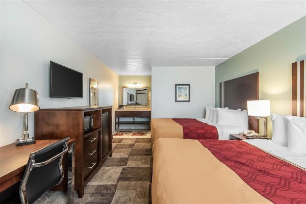 Econo Lodge Oak Grove-blue Springs - Odessa, MO