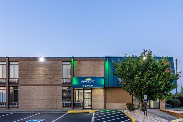 Days Inn By Wyndham Winchester - Winchester, VA