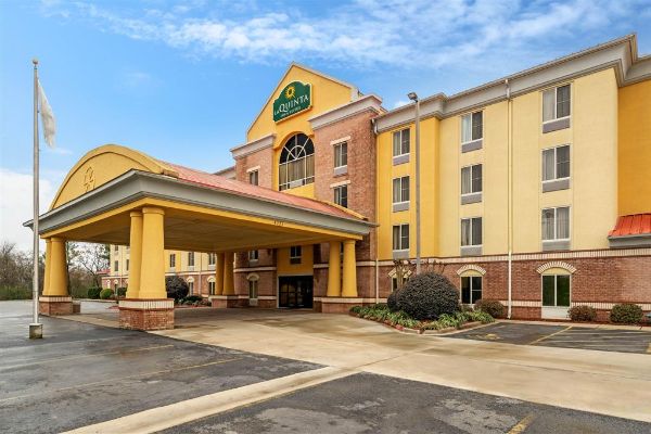 La Quinta Inn & Suites By Wyndham Hot Springs - Hot Springs, AR