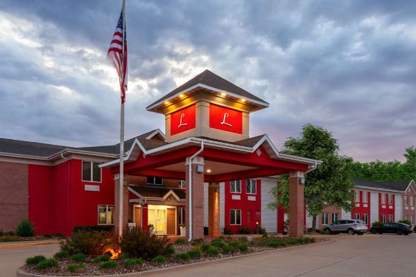 Trademark By Wyndham Links Bos Landen Hotel & Spa Of Pella - Knoxville, IA