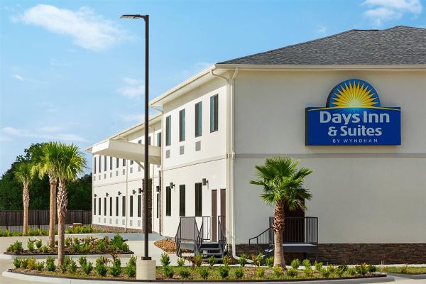 Days Inn & Suites By Wyndham Greater Tomball - Tomball, TX