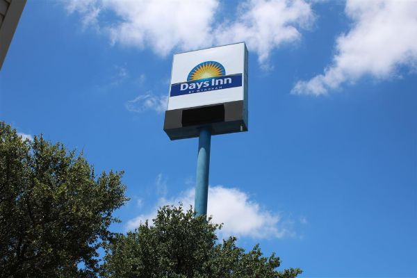 Days Inn By Wyndham Waco University Area - Waco, TX