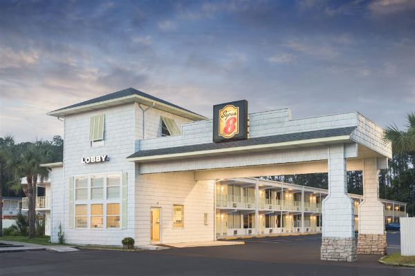 Super 8 By Wyndham Kingsland I-95/naval Base Area - Kingsland, GA