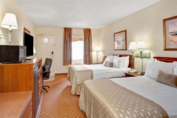 Ramada By Wyndham West Memphis - Memphis, TN