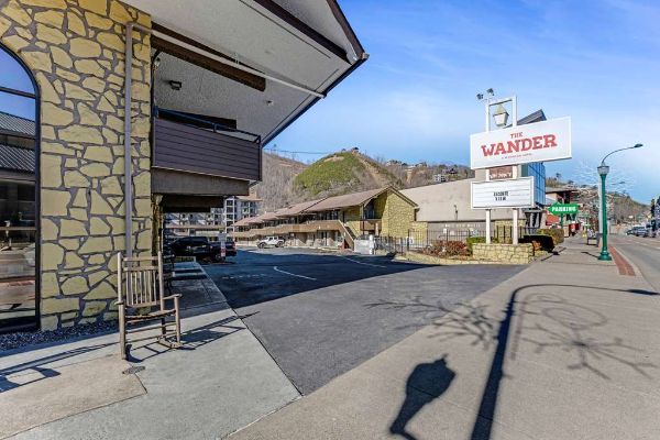 A Ramada By Wyndham The Wander Hotel - Gatlinburg, TN