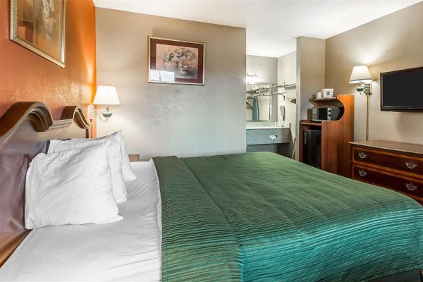 Quality Inn & Suites Macon North - Macon, GA