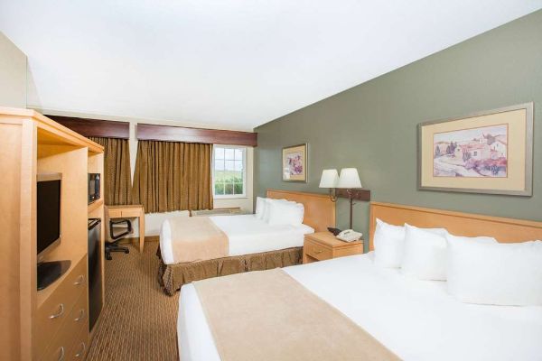 Ramada By Wyndham Spirit Lake/okoboji - Okoboji, IA