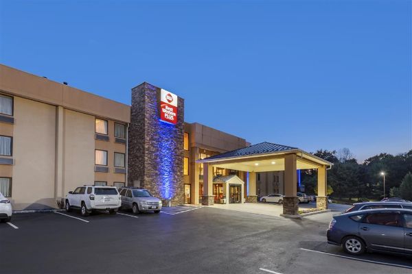 Best Western Plus Poconos Hotel - Mount Pocono, PA