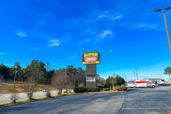 Super Inn & Suites By Oyo Milledgeville - Milledgeville, GA