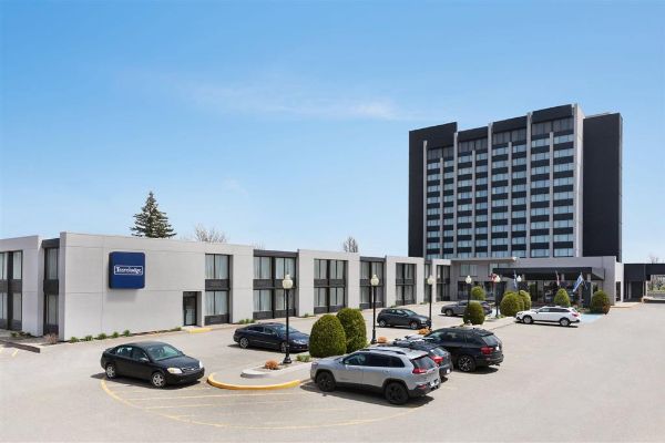 Travelodge By Wyndham Hotel & Convention Centre Quebec City - Quebec City