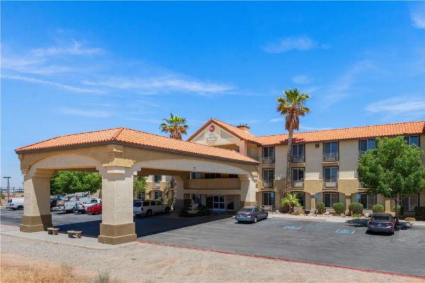 Best Western Plus John Jay Inn & Suites - Palmdale, CA