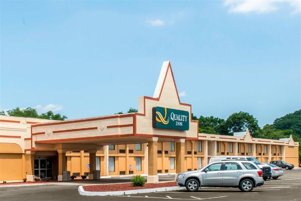 Ramada By Wyndham New Kensington - Freeport, PA