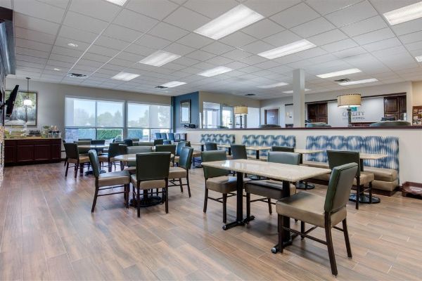 Quality Inn And Suites Mtn Home - Mountain Home, AR