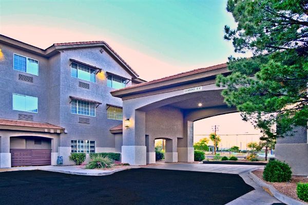 Comfort Inn & Suites Sierra Vista Near Ft Huachuca - Sierra Vista, AZ