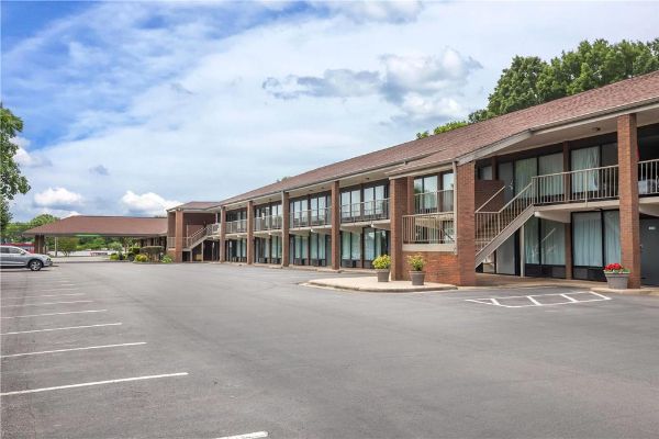 Quality Inn Mount Airy - Mount Airy, NC