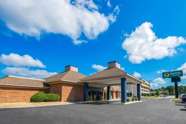 Quality Inn & Suites Fayetteville I-95 - Fayetteville, NC