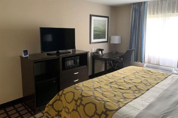 Baymont By Wyndham Latham Albany Airport - Albany, NY