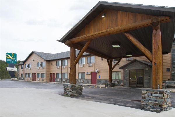 Everspring Inn & Suites Hill C - Hill City, SD
