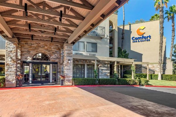 Comfort Inn & Suites Orange County John Wayne Airport - Newport Beach, CA