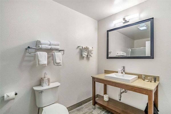 Riverview Inn & Suites An Ascend Collection Hotel - Rockford, IL