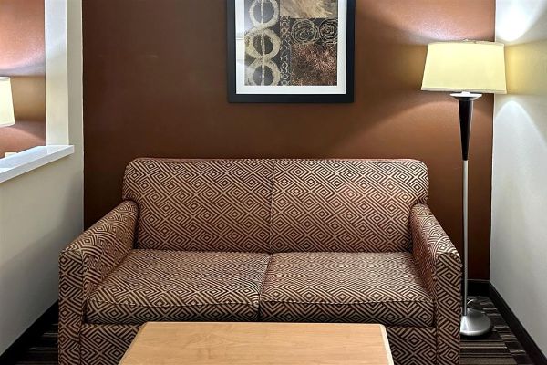 Quality Suites Near West Acres - Fargo, ND