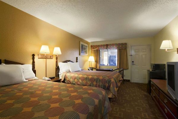 Days Inn By Wyndham Nashville Airport - Mount Juliet, TN