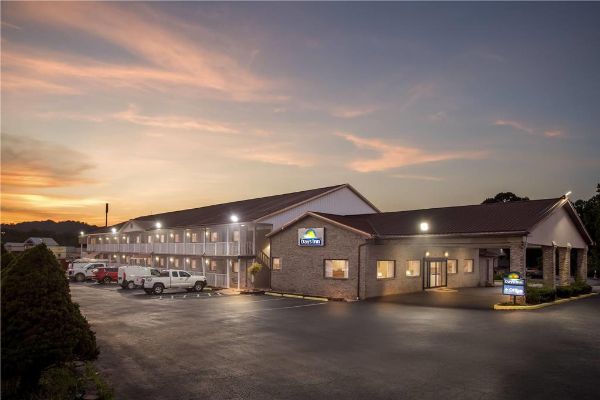 Days Inn By Wyndham Huntington - Barboursville, WV