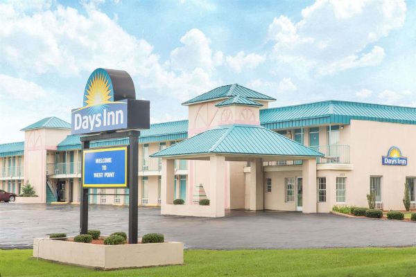 Days Inn By Wyndham West Point - Starkville, MS