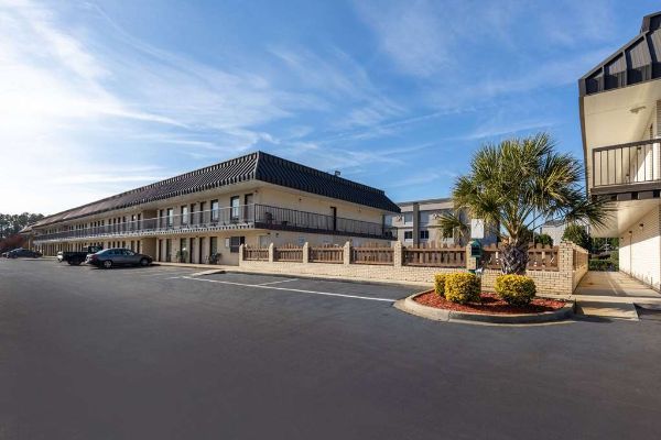 Days Inn By Wyndham Florence/i-95 North - Darlington, SC